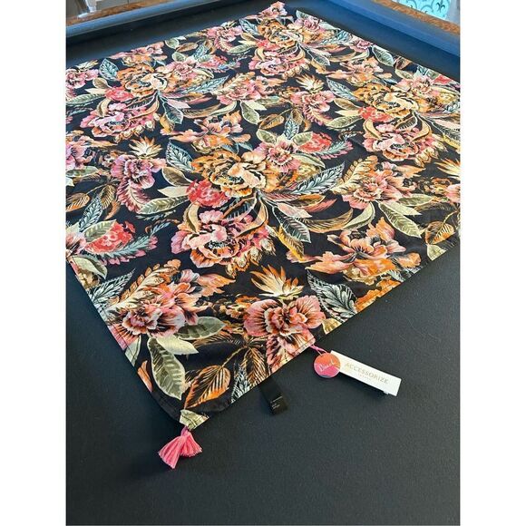 NWT Beautiful Beach Sarong from London - Picture 1 of 5